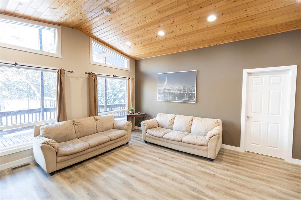 












42 COLLEEN Avenue

,
Gimli Rm,




Manitoba
R0C0C0

