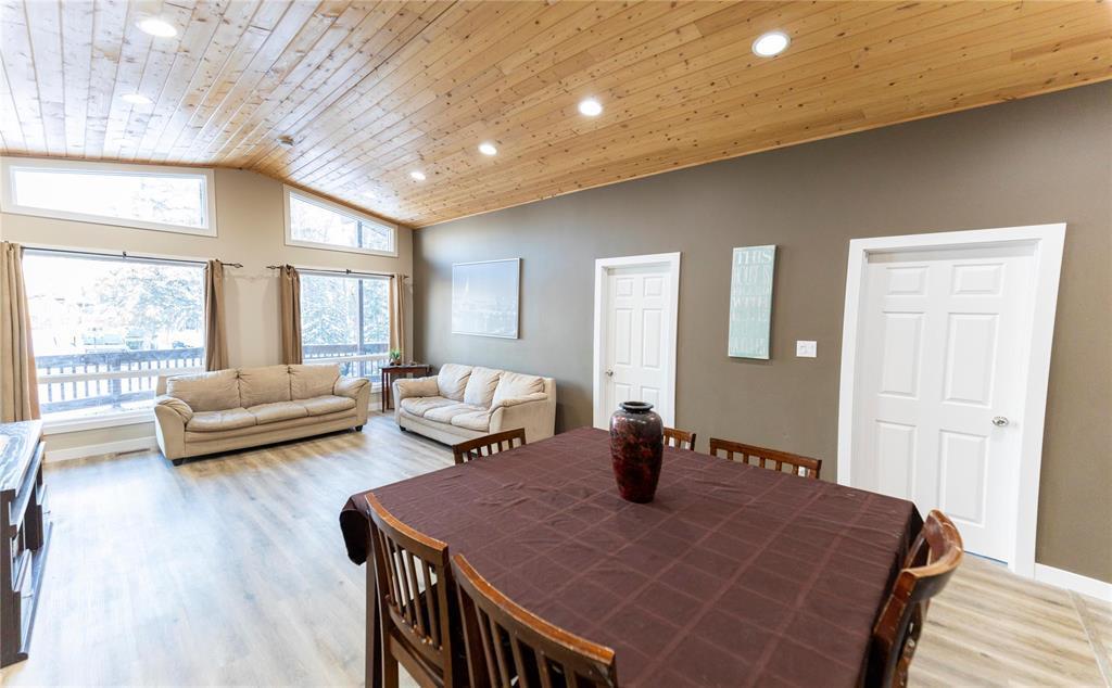 












42 COLLEEN Avenue

,
Gimli Rm,




Manitoba
R0C0C0

