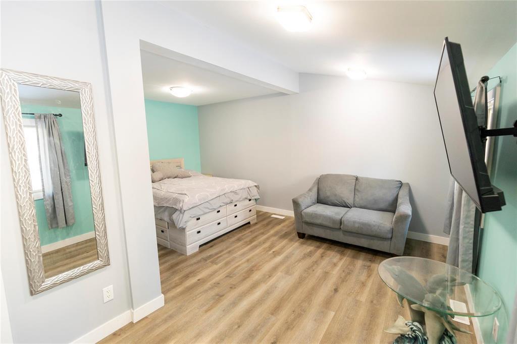 












42 COLLEEN Avenue

,
Gimli Rm,




Manitoba
R0C0C0

