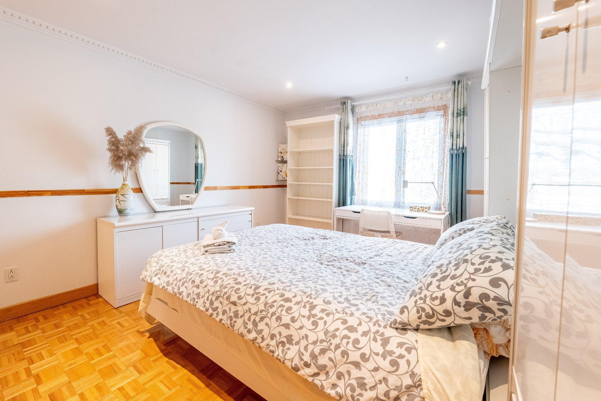 









8980


Crois. Roussin

,
Brossard,




QC
J4X2K3

