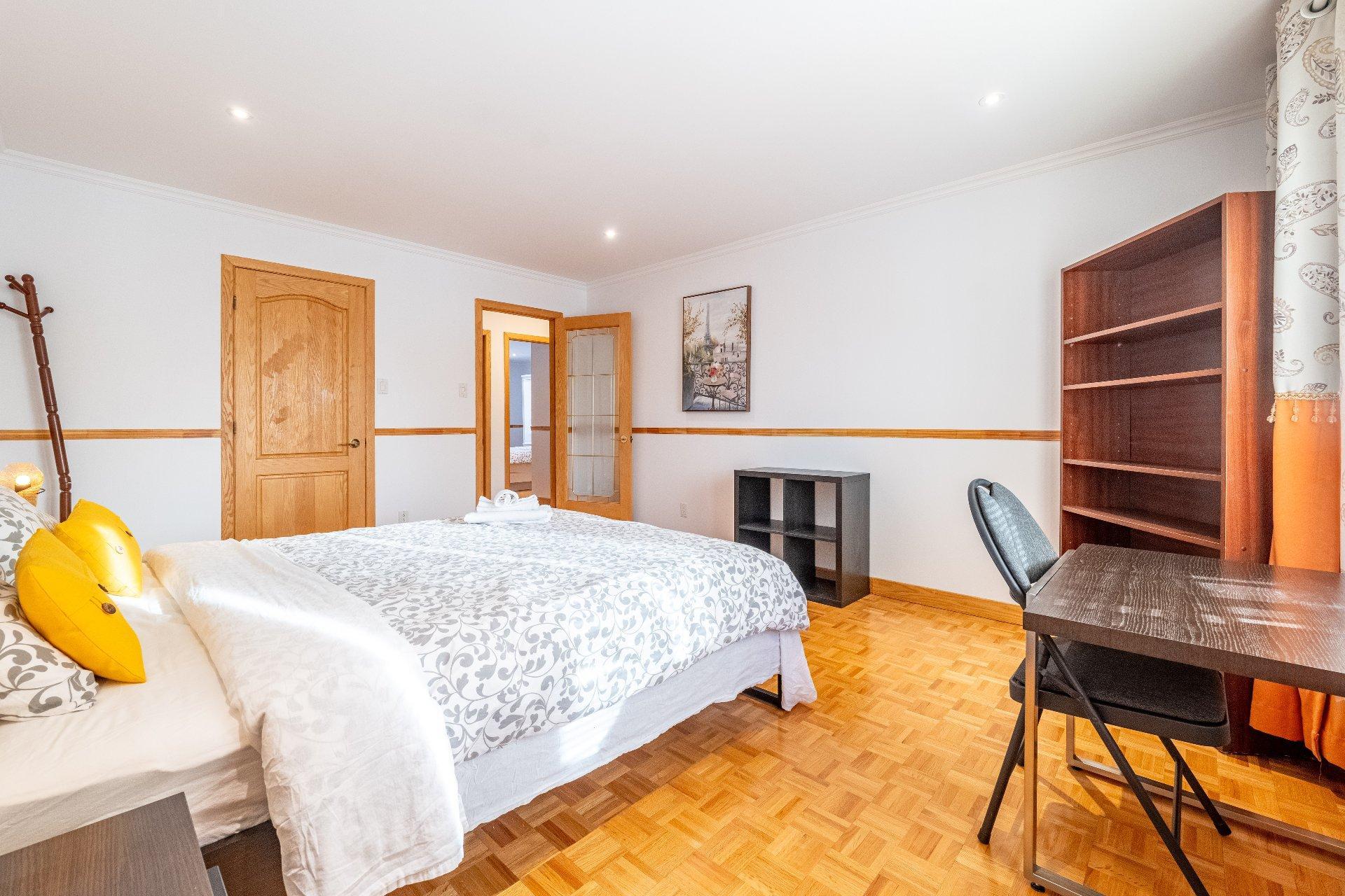 









8980


Crois. Roussin

,
Brossard,




QC
J4X2K3

