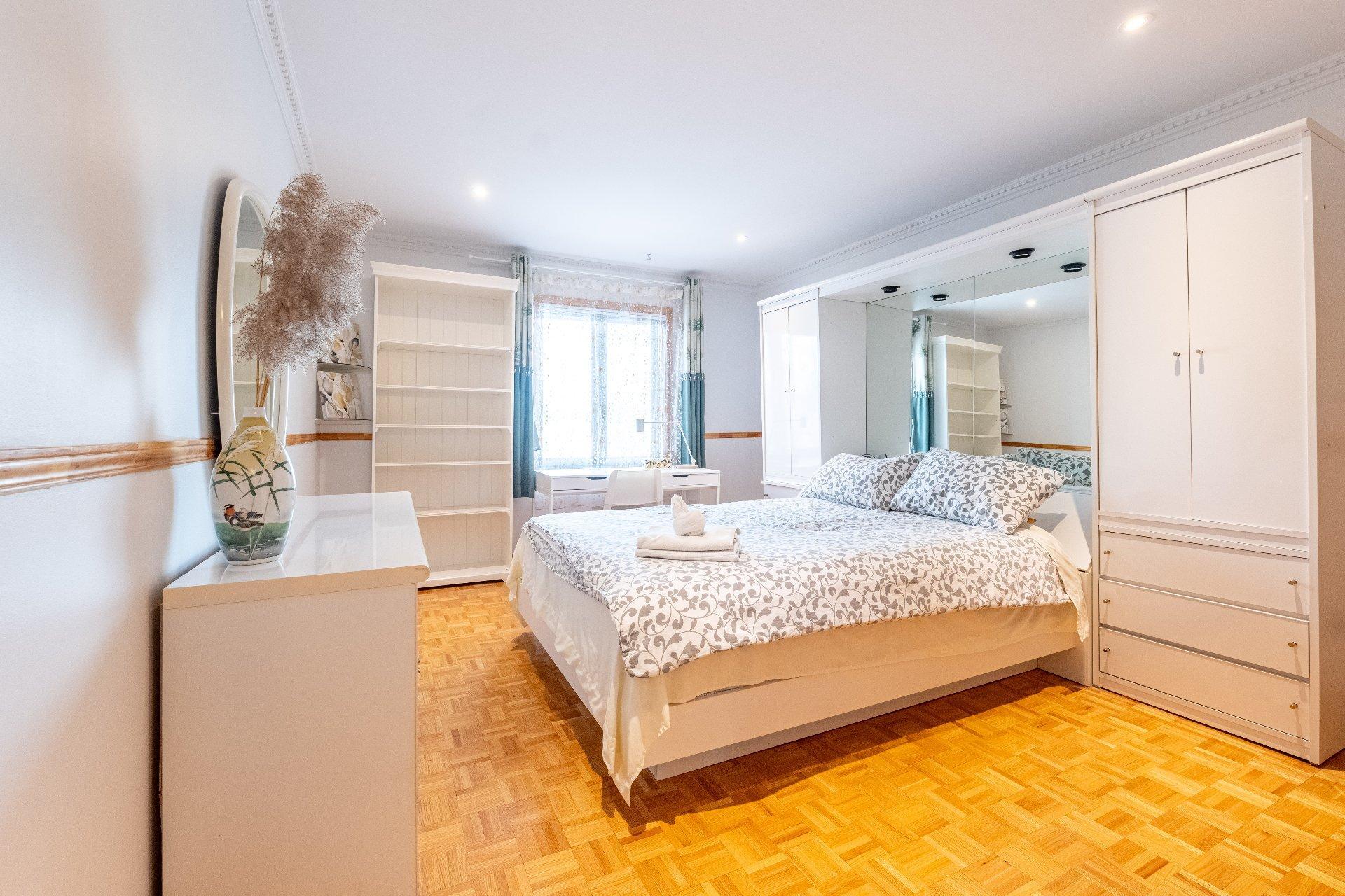 









8980


Crois. Roussin

,
Brossard,




QC
J4X2K3

