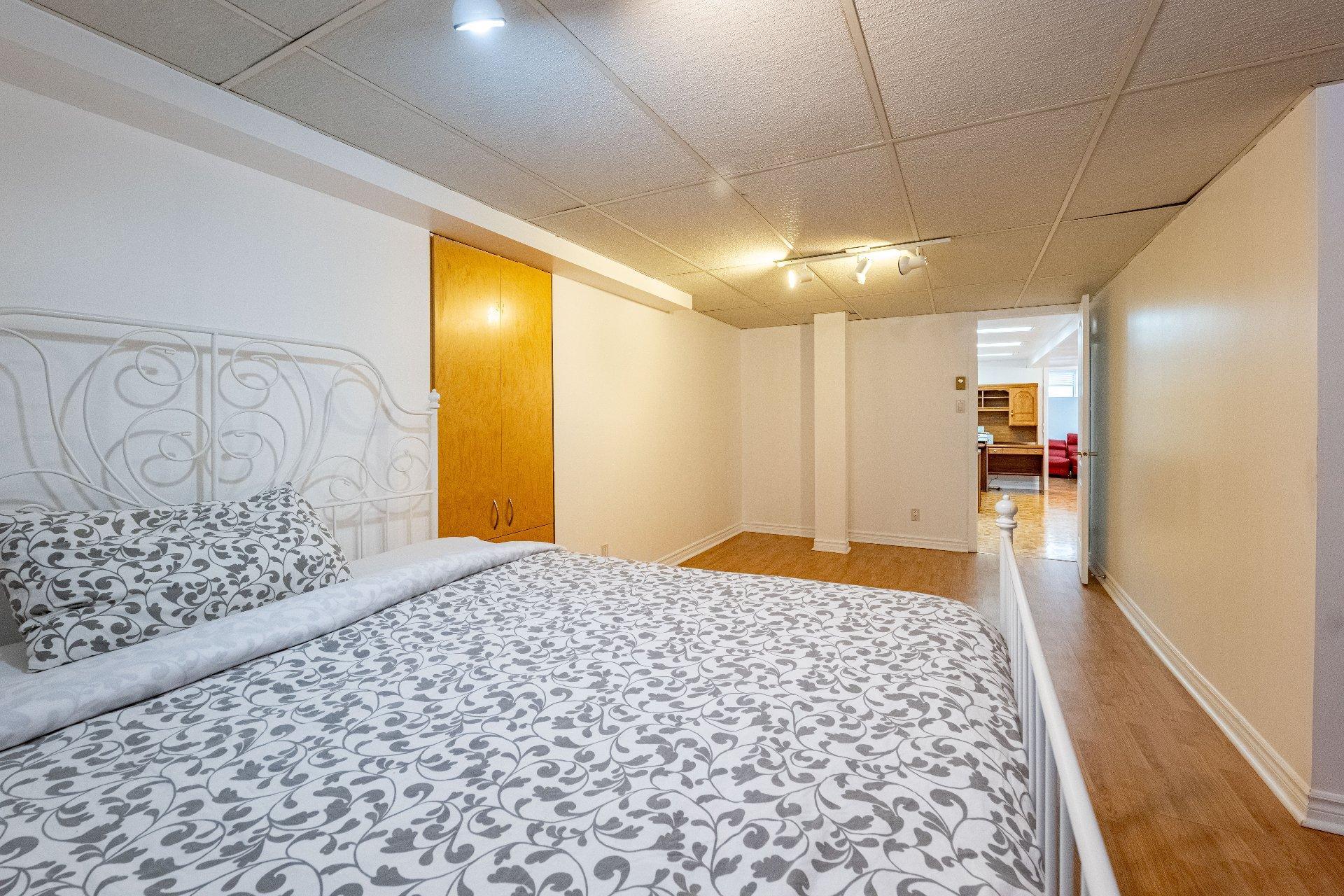 









8980


Crois. Roussin

,
Brossard,




QC
J4X2K3

