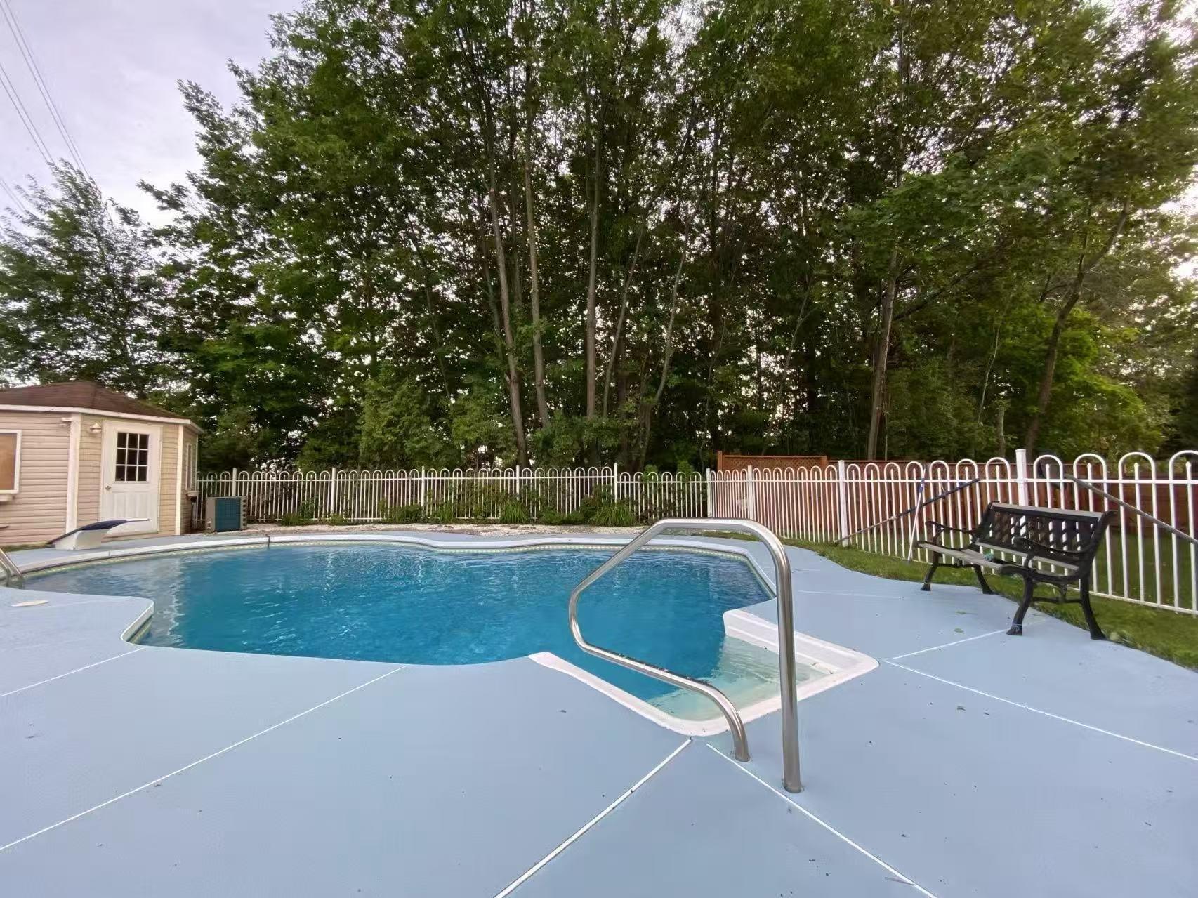 









8980


Crois. Roussin

,
Brossard,




QC
J4X2K3

