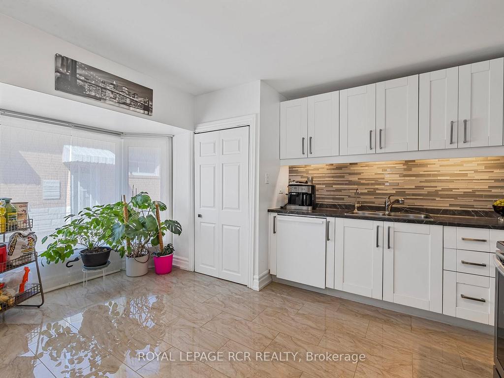 









187


Septonne

Avenue,
Newmarket,




ON
L3Y 2W5

