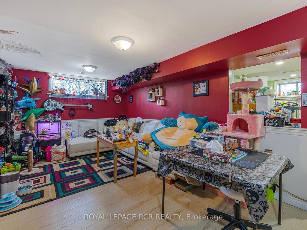 









187


Septonne

Avenue,
Newmarket,




ON
L3Y 2W5

