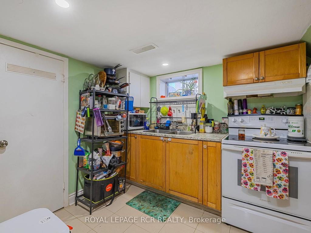 









187


Septonne

Avenue,
Newmarket,




ON
L3Y 2W5

