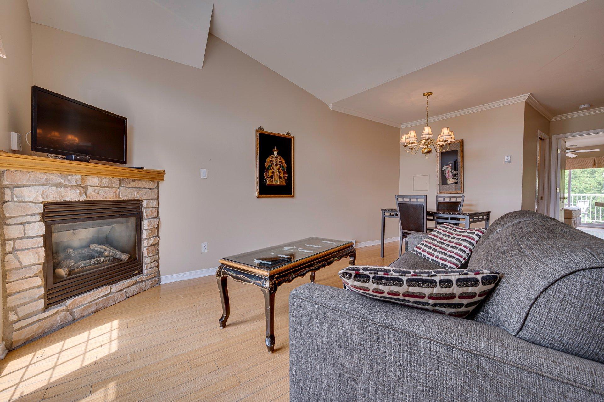 









570


Ch. des Frênes

, 3305,
Piedmont,




QC
J0R1K0

