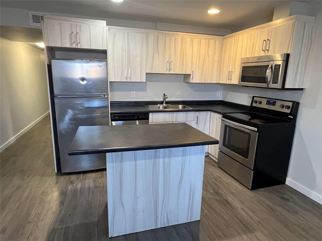 












1530 Logan Avenue

,
Winnipeg,




Manitoba
R3E1S3

