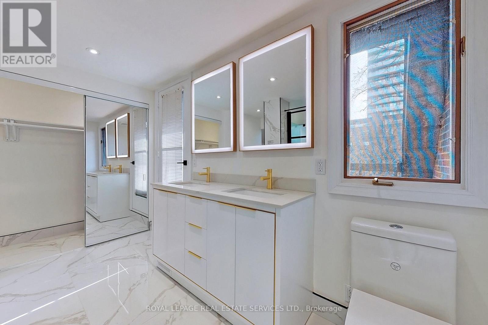 












26A DUNDONALD STREET

,
Toronto,




Ontario
M4Y1K2

