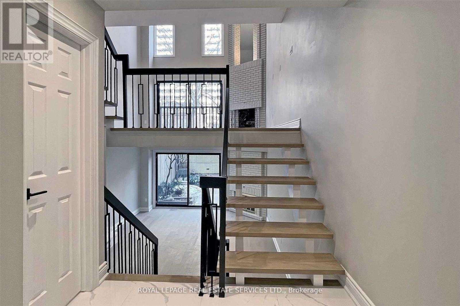 












26A DUNDONALD STREET

,
Toronto,




Ontario
M4Y1K2

