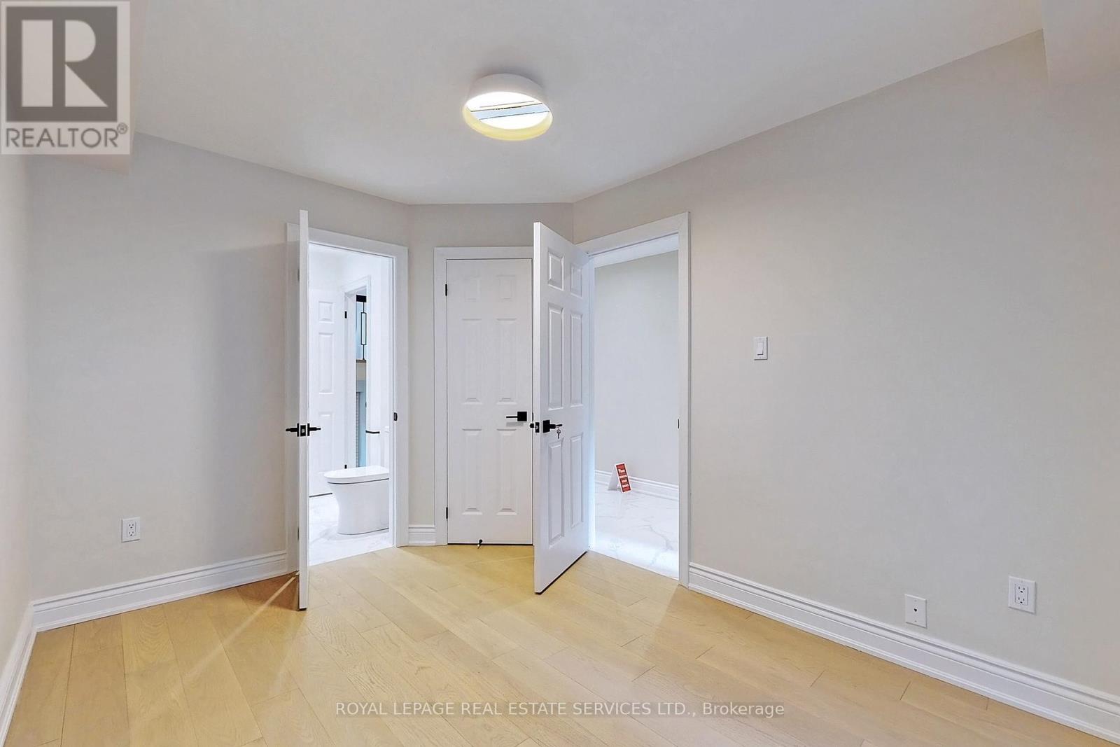 












26A DUNDONALD STREET

,
Toronto,




Ontario
M4Y1K2

