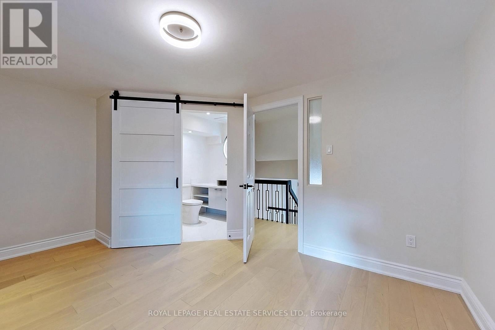 












26A DUNDONALD STREET

,
Toronto,




Ontario
M4Y1K2

