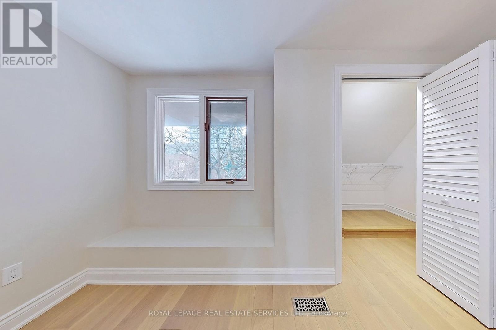 












26A DUNDONALD STREET

,
Toronto,




Ontario
M4Y1K2

