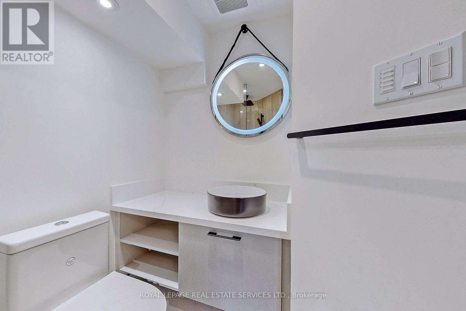 












26A DUNDONALD STREET

,
Toronto,




Ontario
M4Y1K2

