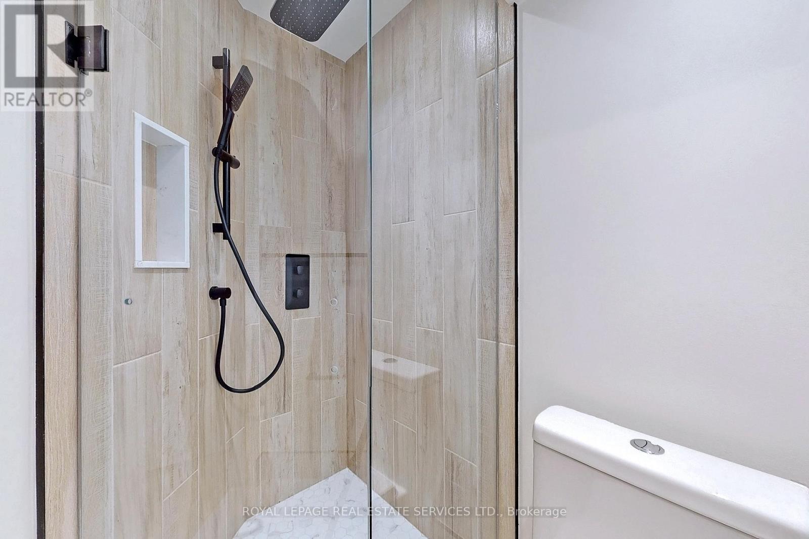 












26A DUNDONALD STREET

,
Toronto,




Ontario
M4Y1K2

