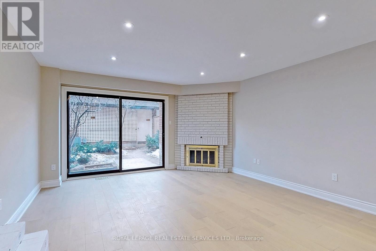 












26A DUNDONALD STREET

,
Toronto,




Ontario
M4Y1K2

