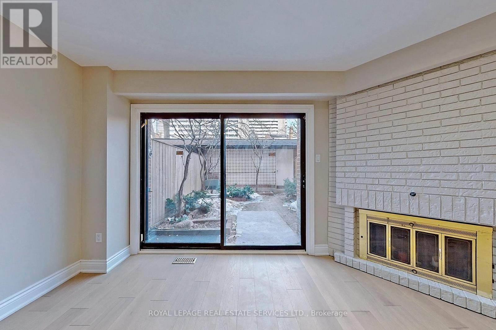 












26A DUNDONALD STREET

,
Toronto,




Ontario
M4Y1K2

