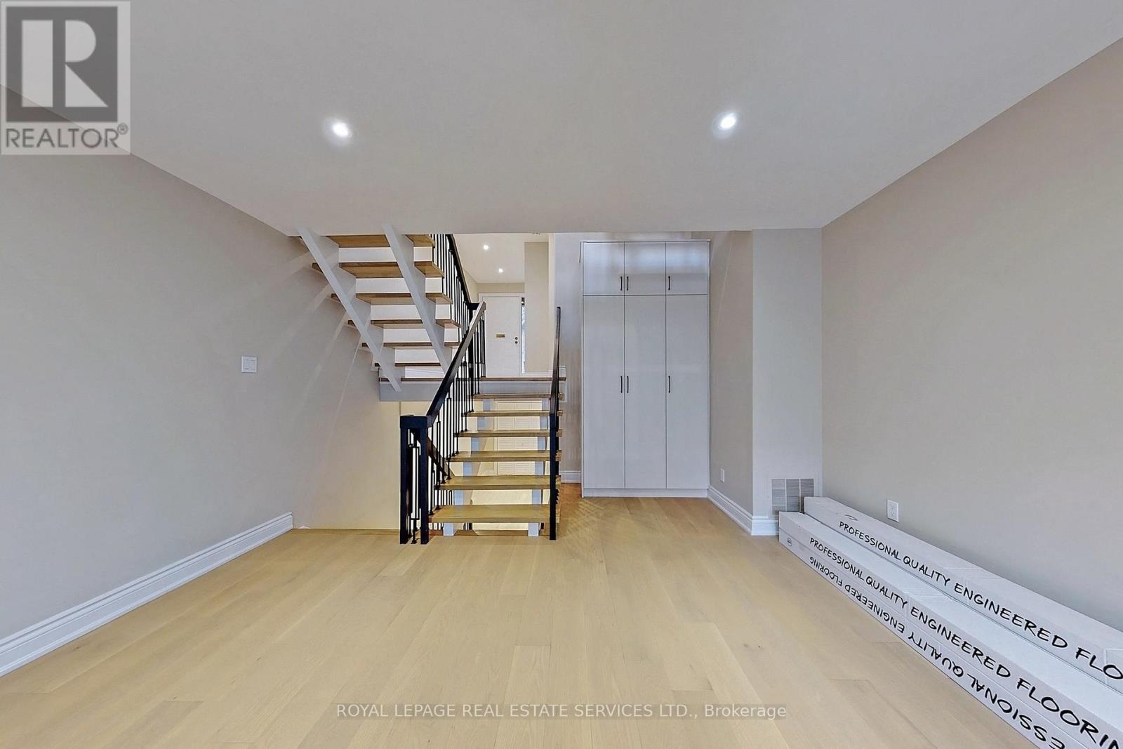 












26A DUNDONALD STREET

,
Toronto,




Ontario
M4Y1K2

