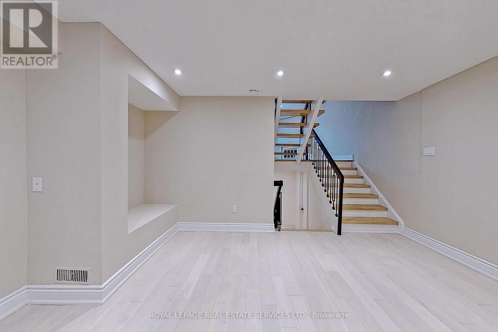 












26A DUNDONALD STREET

,
Toronto,




Ontario
M4Y1K2

