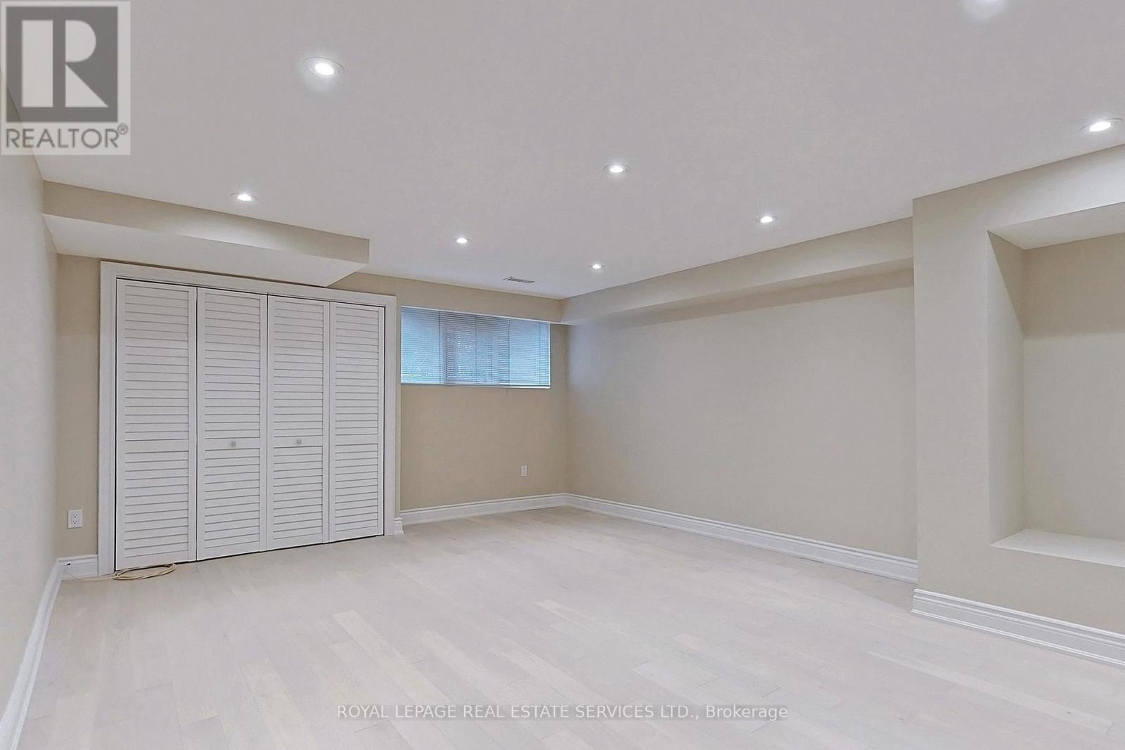 












26A DUNDONALD STREET

,
Toronto,




Ontario
M4Y1K2

