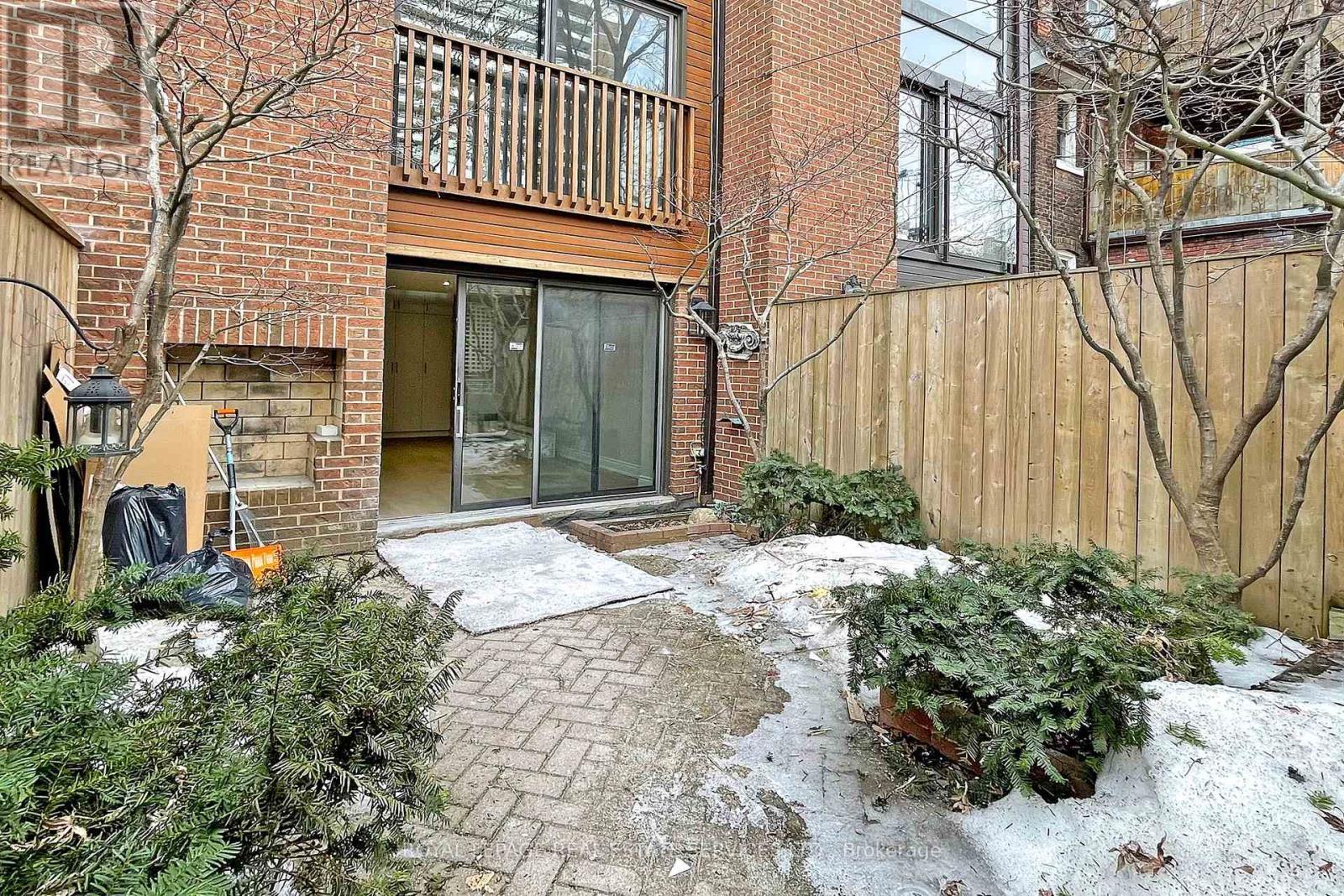 












26A DUNDONALD STREET

,
Toronto,




Ontario
M4Y1K2

