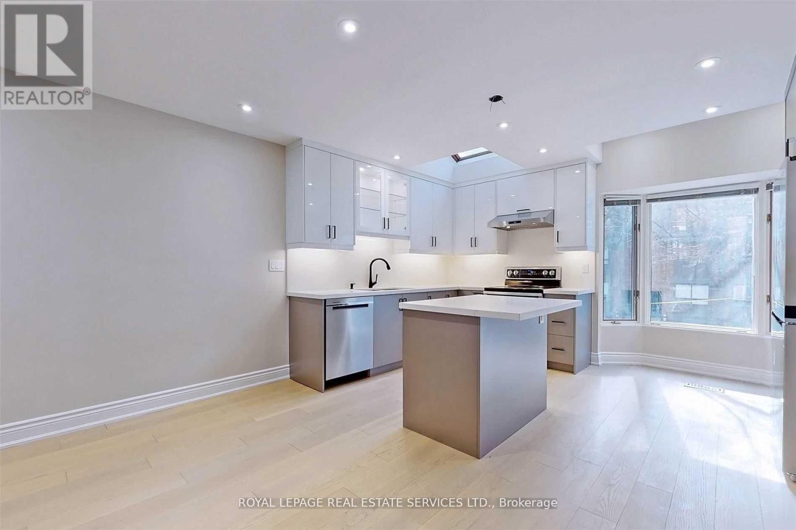 












26A DUNDONALD STREET

,
Toronto,




Ontario
M4Y1K2

