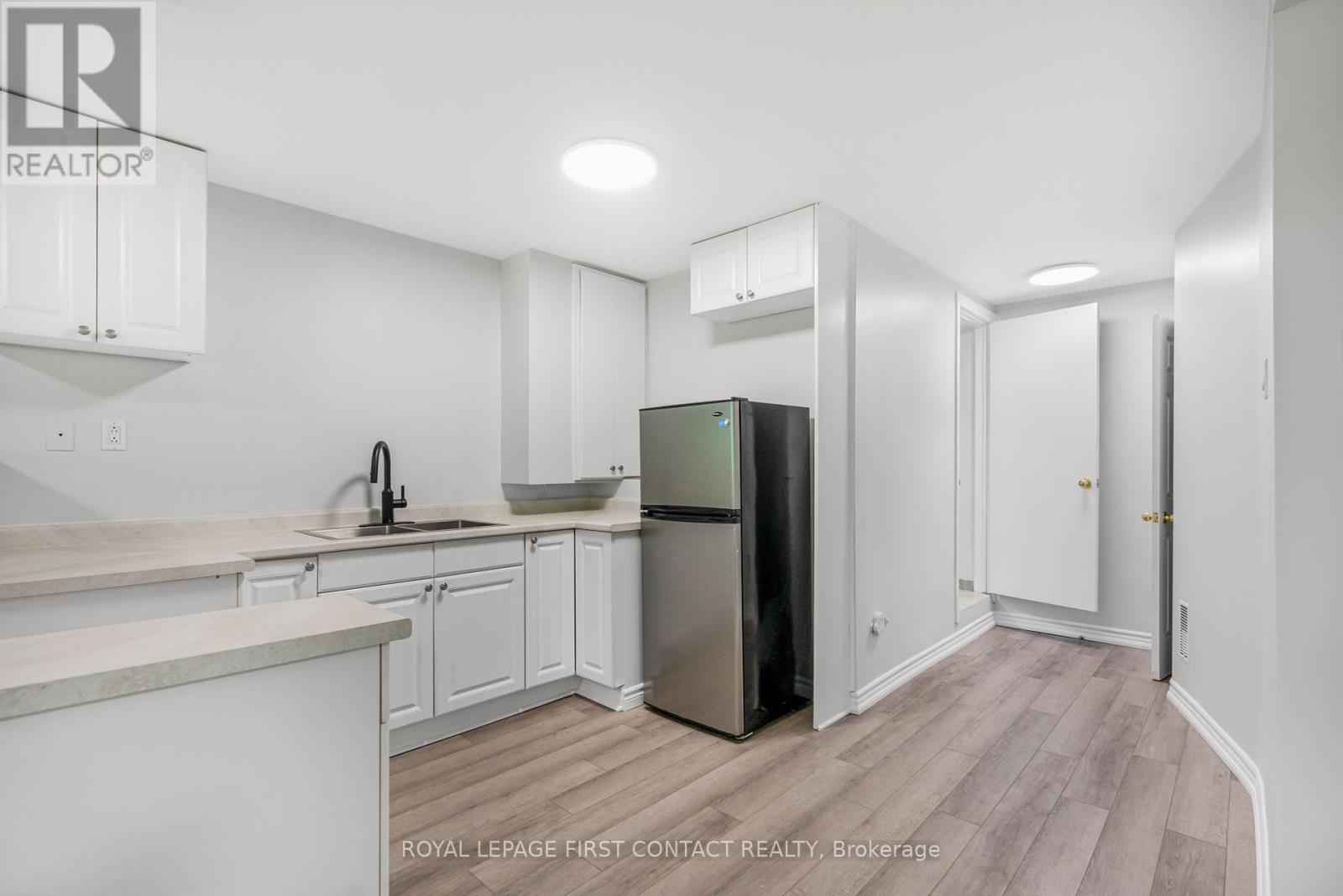 












14-16 PEEL STREET

,
Barrie,




Ontario
L4M3K8

