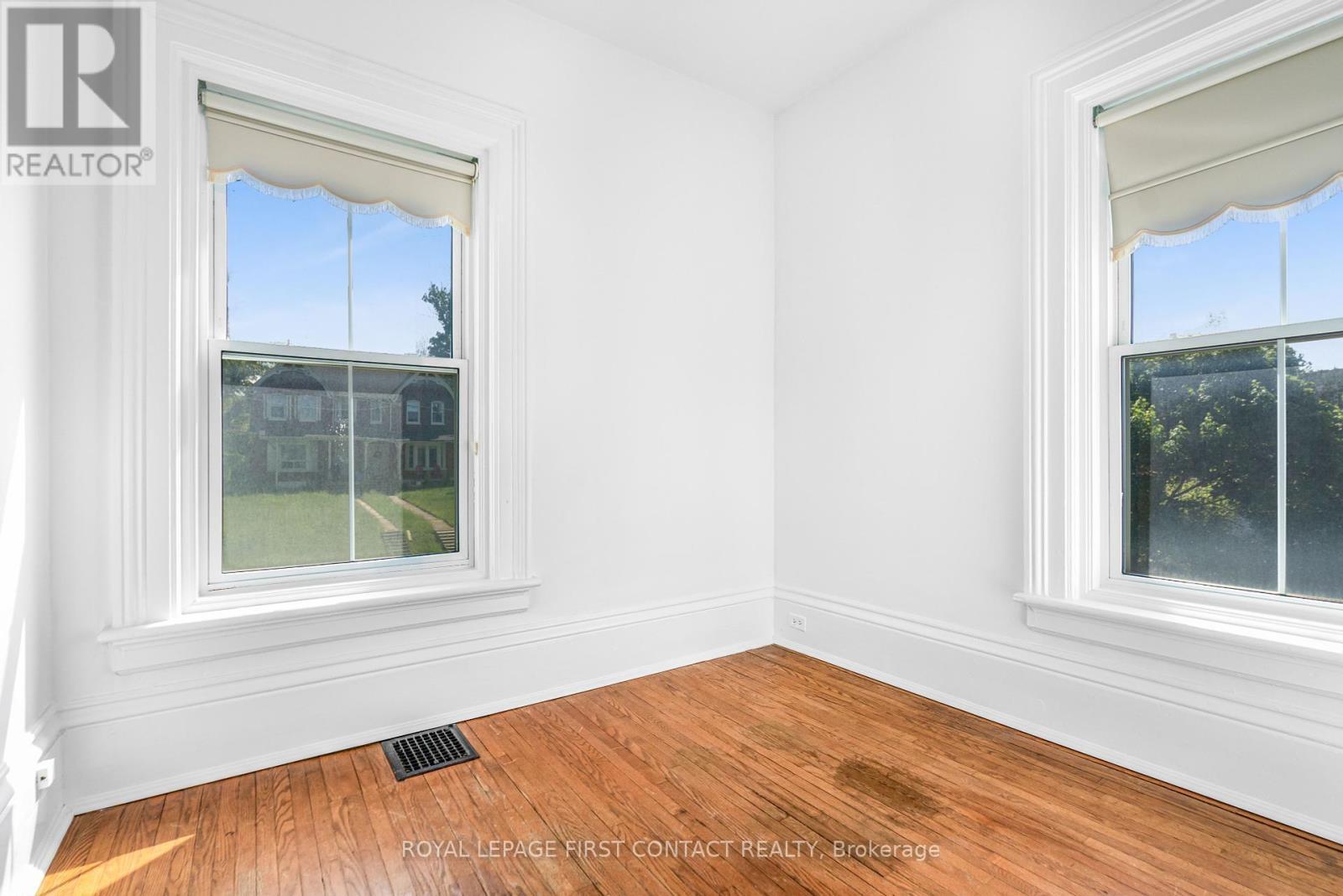 












14-16 PEEL STREET

,
Barrie,




Ontario
L4M3K8

