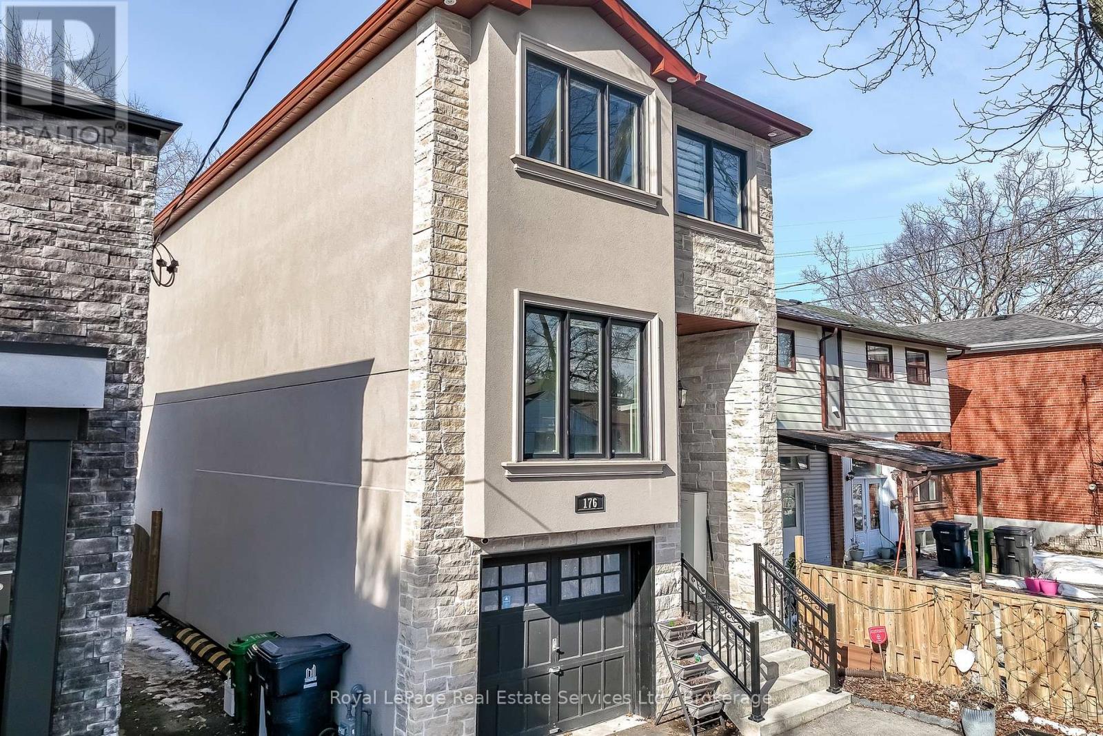 












176 LEYTON AVENUE

,
Toronto (Oakridge),




Ontario
M1L3V6

