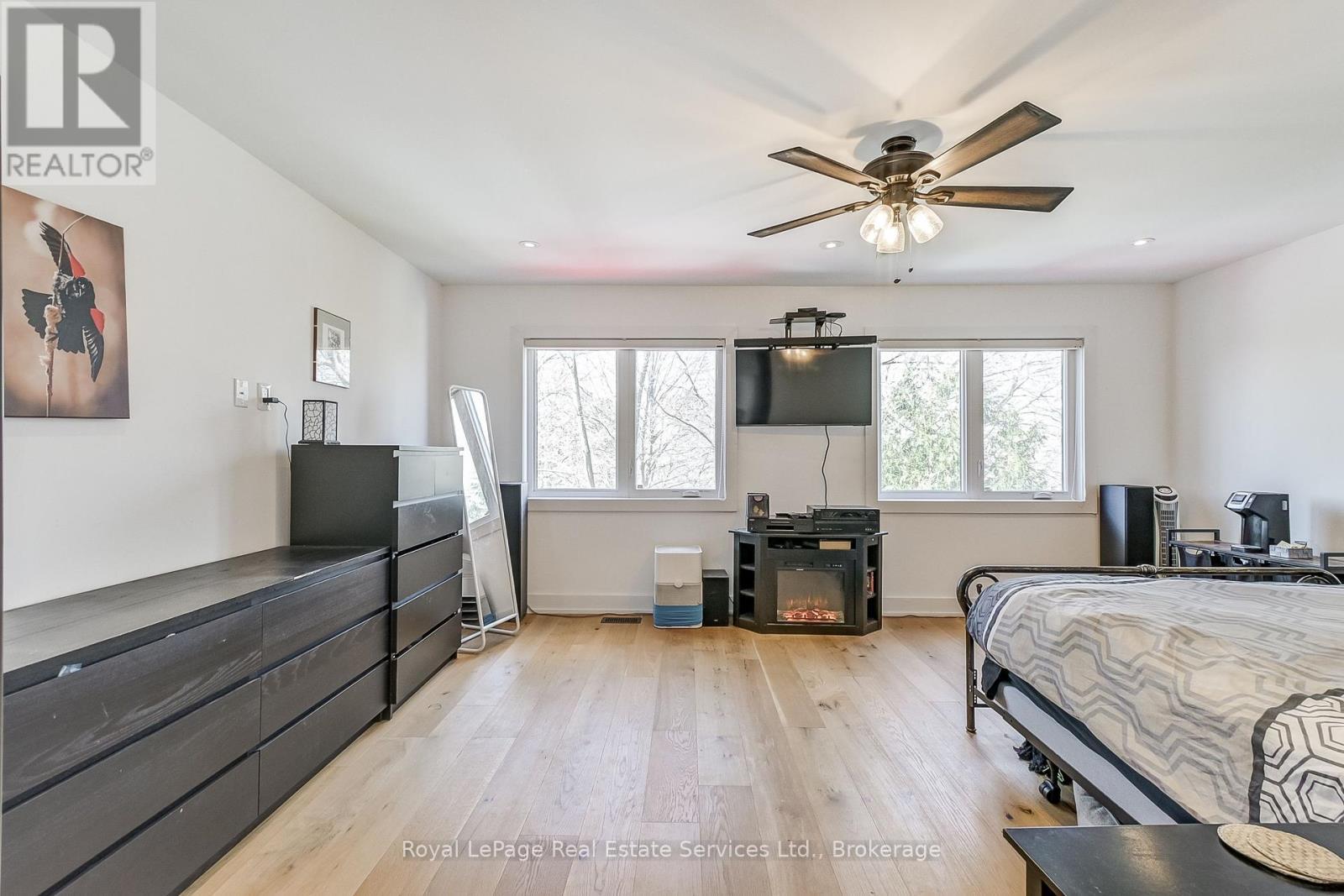 












176 LEYTON AVENUE

,
Toronto (Oakridge),




Ontario
M1L3V6

