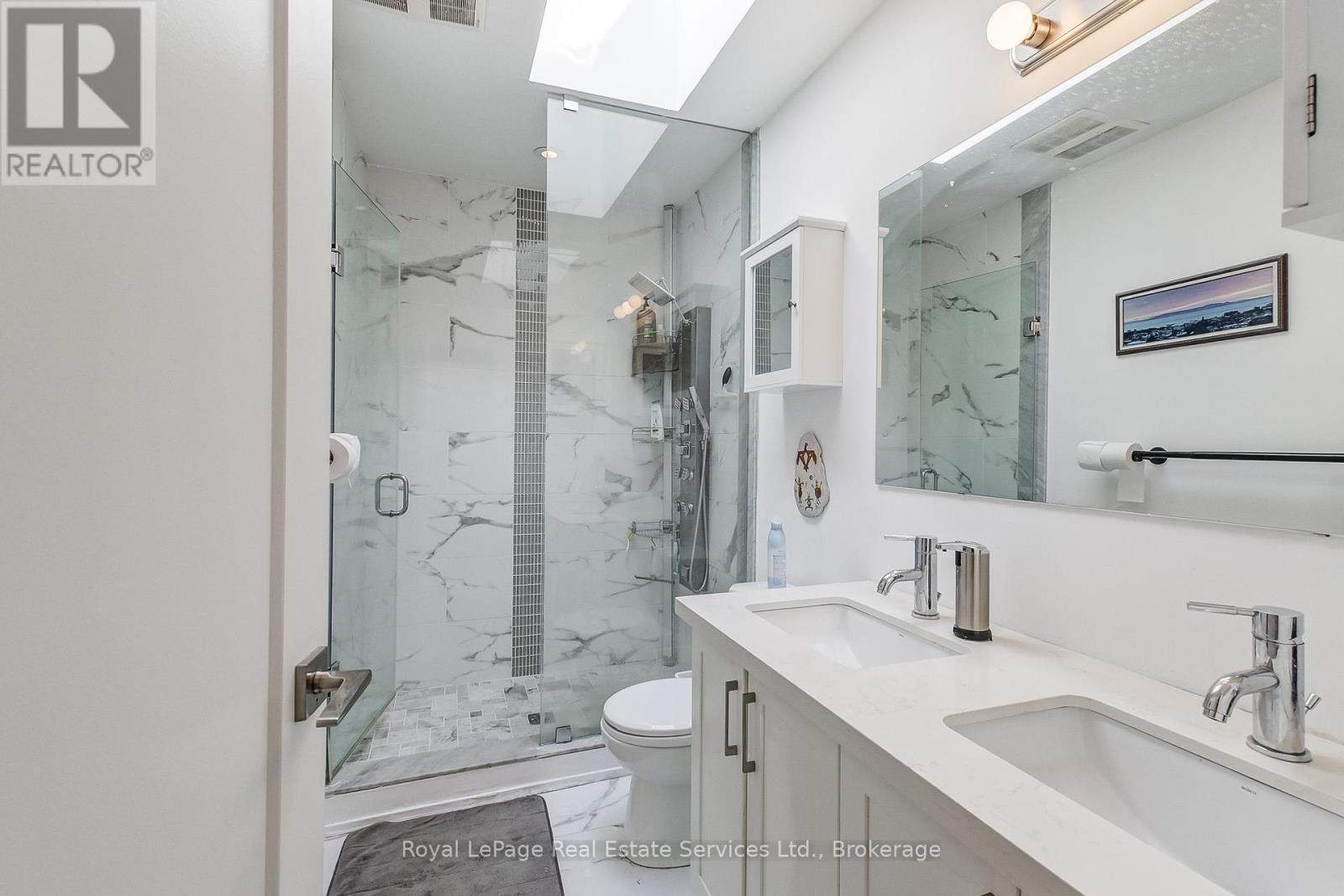 












176 LEYTON AVENUE

,
Toronto (Oakridge),




Ontario
M1L3V6

