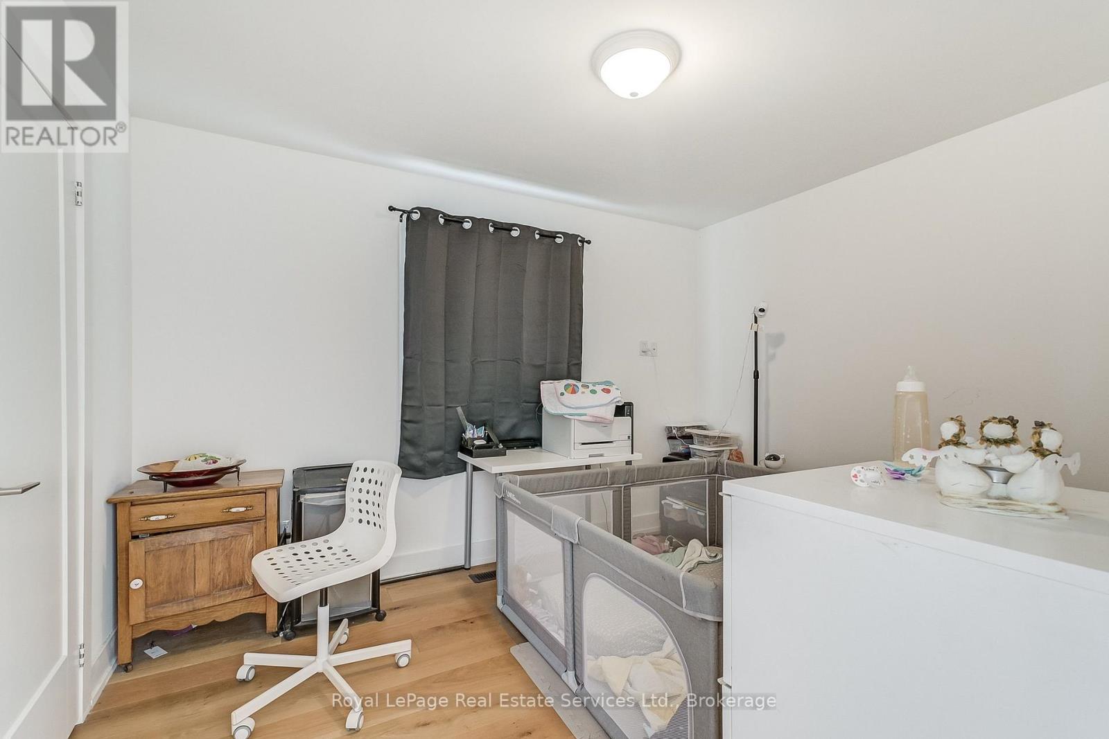 












176 LEYTON AVENUE

,
Toronto (Oakridge),




Ontario
M1L3V6

