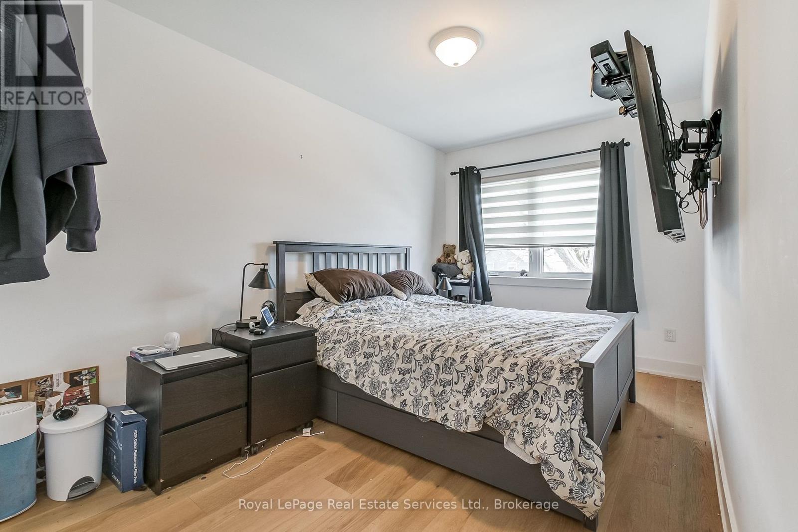 












176 LEYTON AVENUE

,
Toronto (Oakridge),




Ontario
M1L3V6

