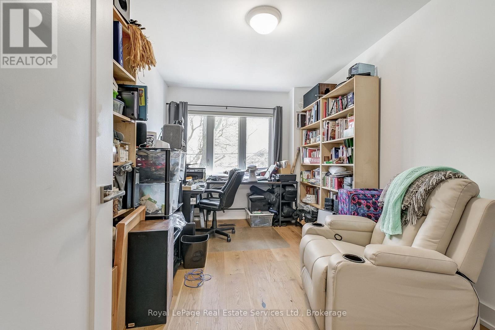 












176 LEYTON AVENUE

,
Toronto (Oakridge),




Ontario
M1L3V6

