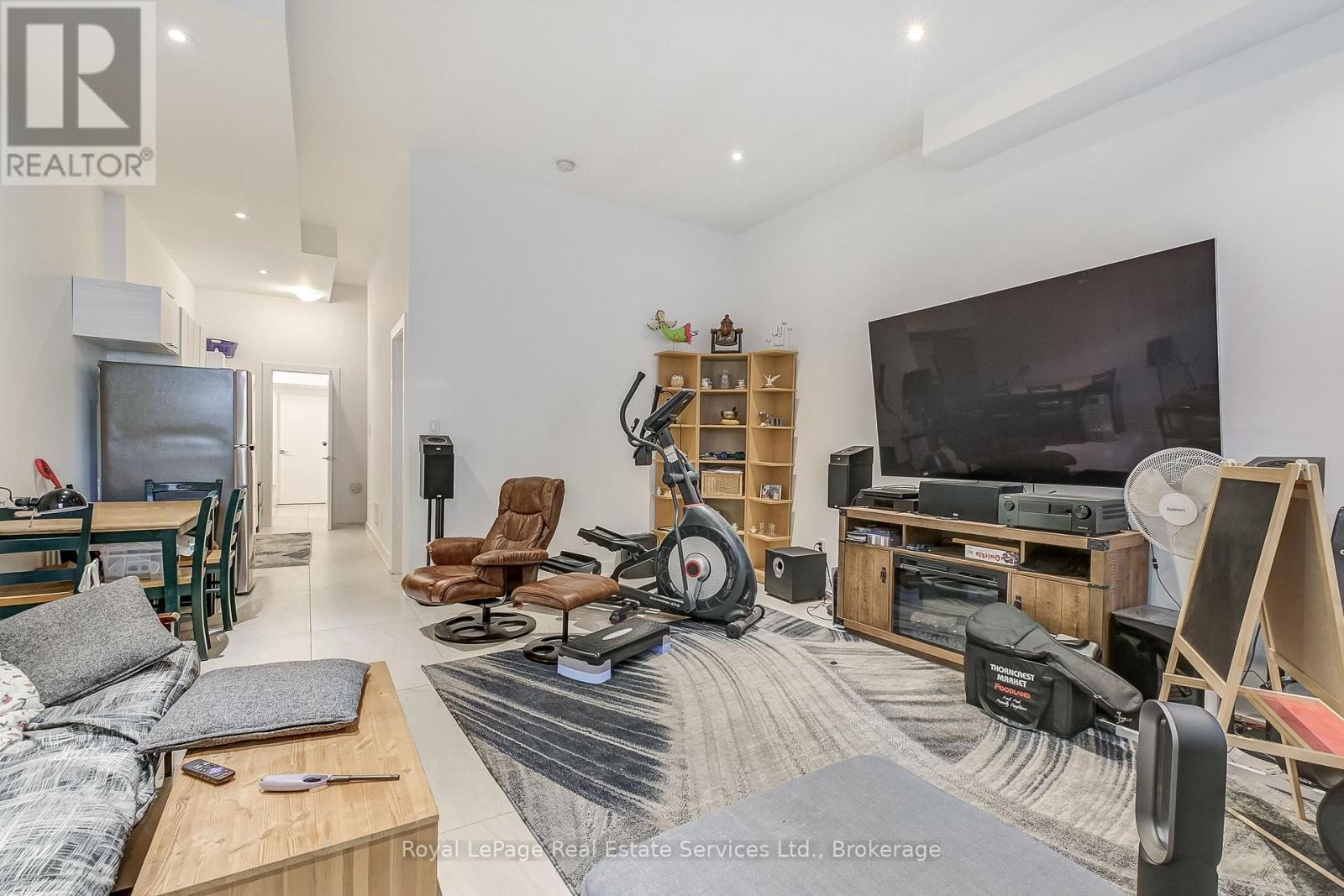 












176 LEYTON AVENUE

,
Toronto (Oakridge),




Ontario
M1L3V6

