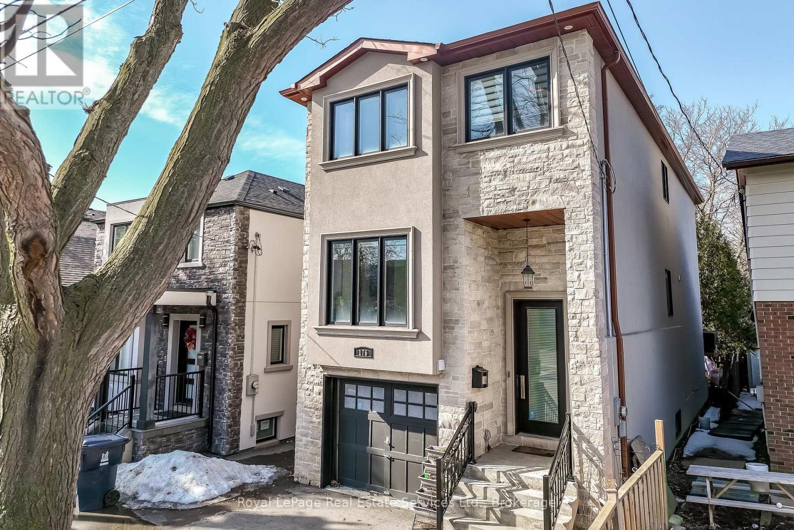 












176 LEYTON AVENUE

,
Toronto (Oakridge),




Ontario
M1L3V6


