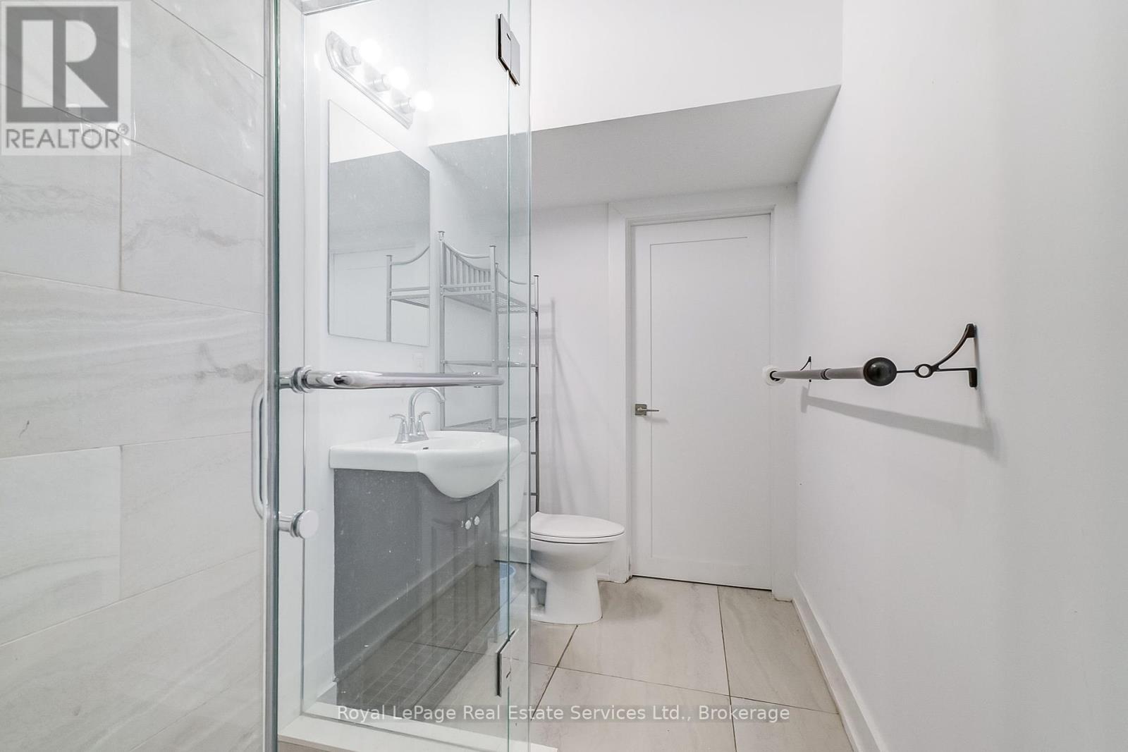 












176 LEYTON AVENUE

,
Toronto (Oakridge),




Ontario
M1L3V6


