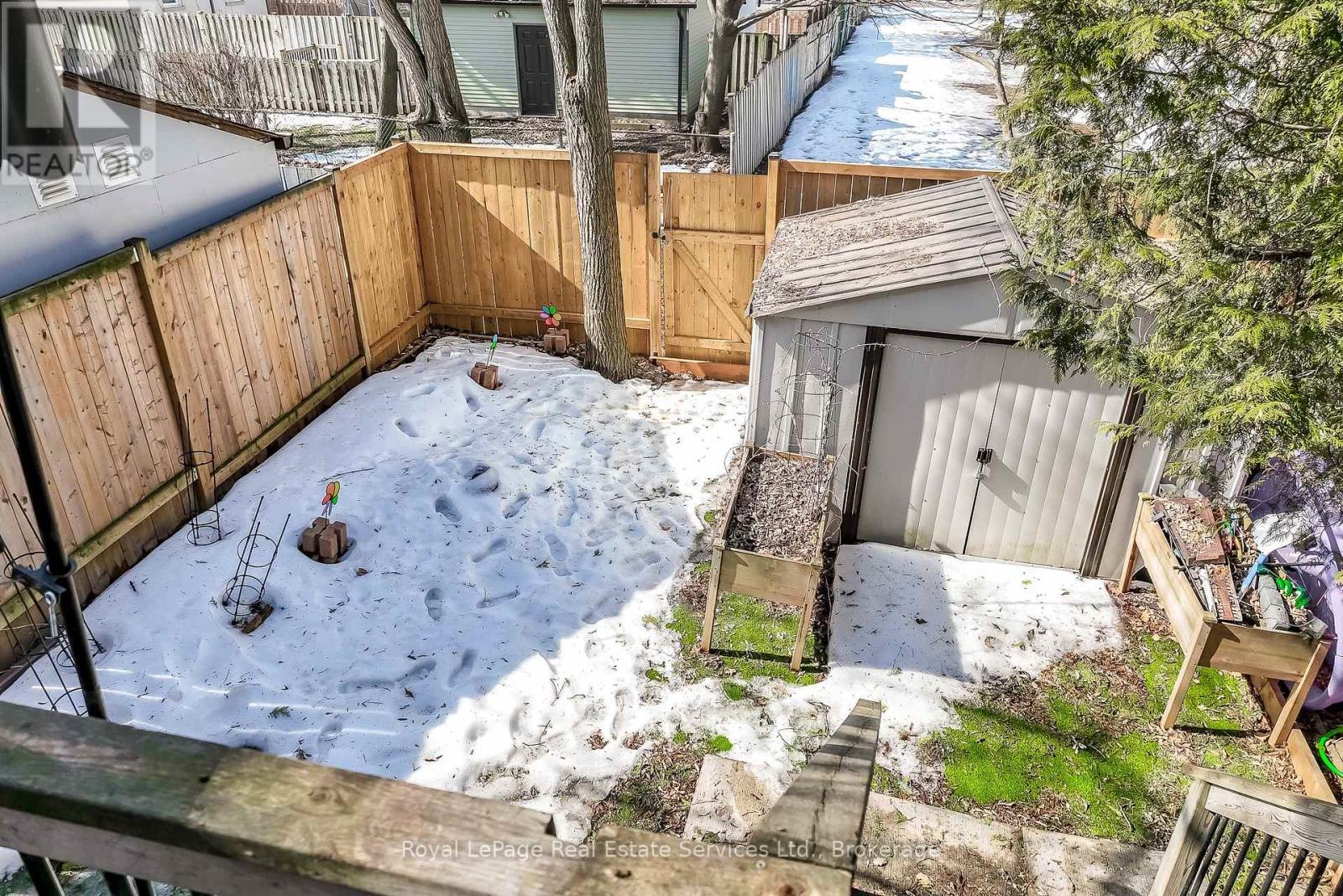 












176 LEYTON AVENUE

,
Toronto (Oakridge),




Ontario
M1L3V6

