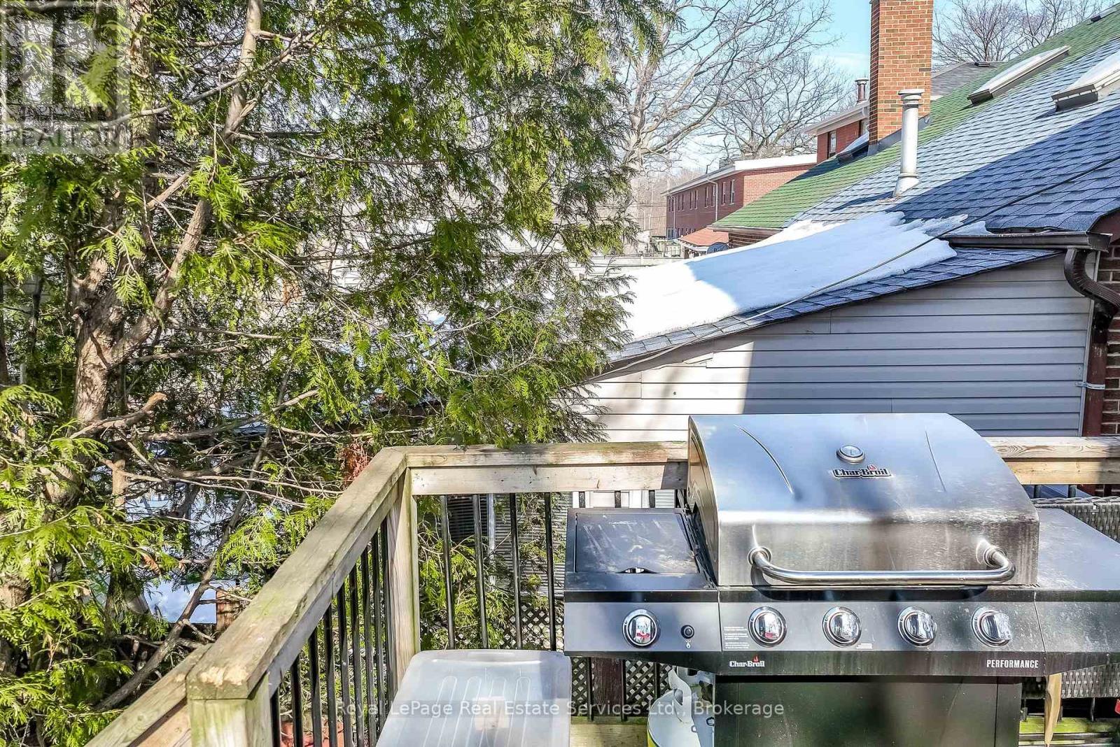 












176 LEYTON AVENUE

,
Toronto (Oakridge),




Ontario
M1L3V6

