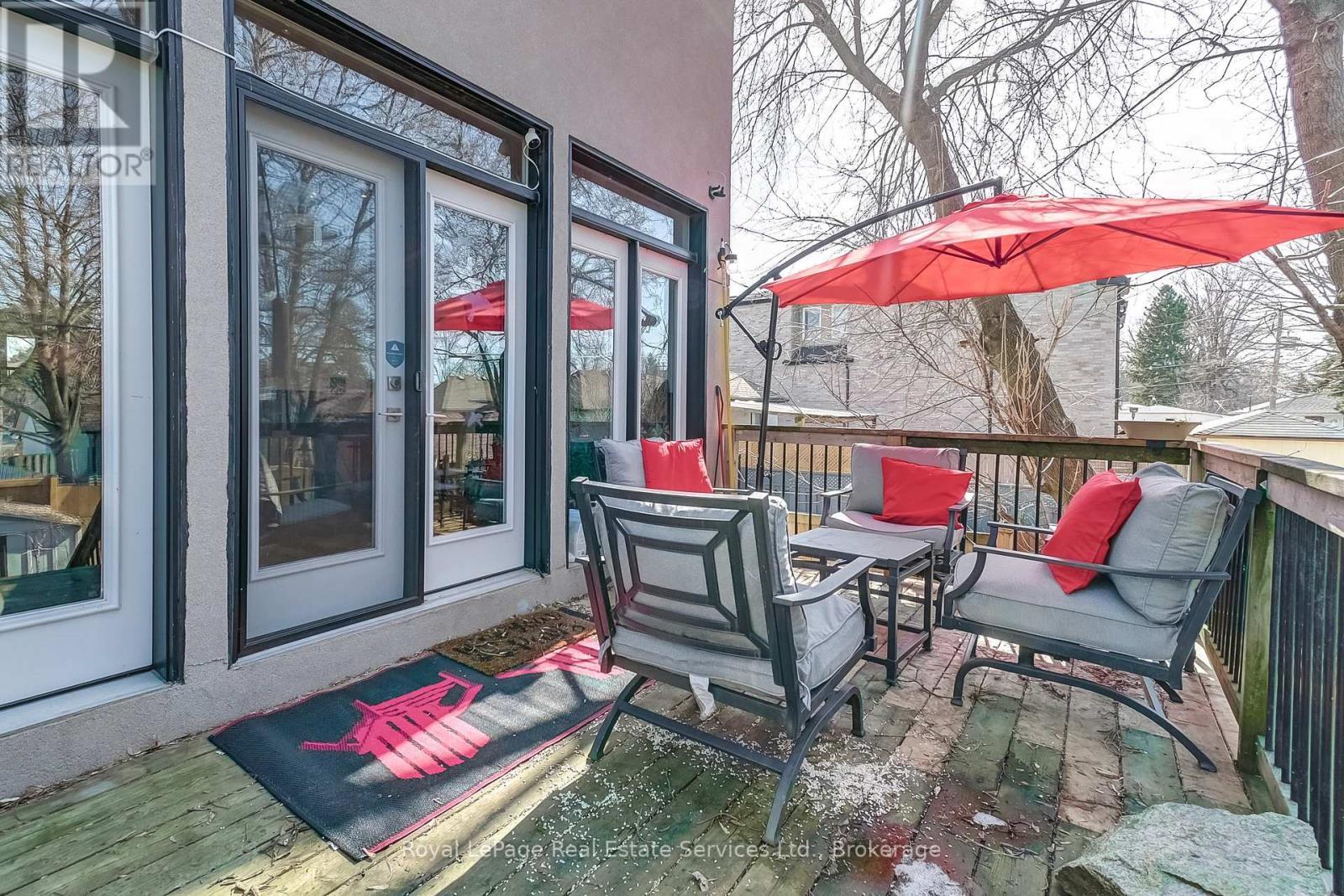 












176 LEYTON AVENUE

,
Toronto (Oakridge),




Ontario
M1L3V6


