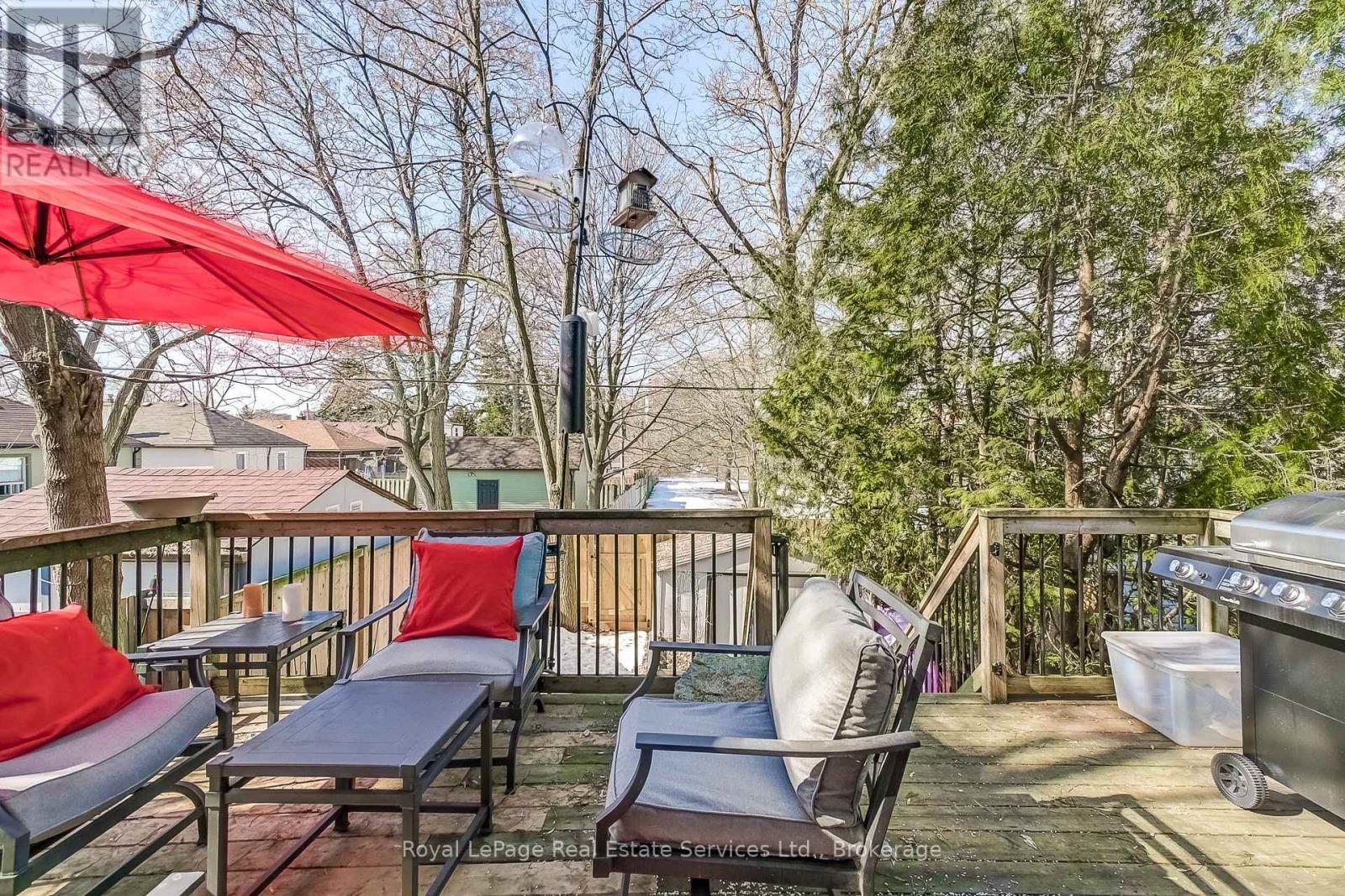 












176 LEYTON AVENUE

,
Toronto (Oakridge),




Ontario
M1L3V6

