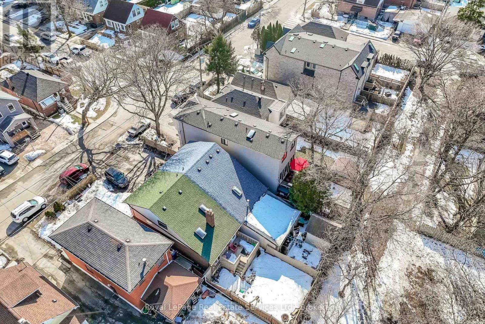 












176 LEYTON AVENUE

,
Toronto (Oakridge),




Ontario
M1L3V6

