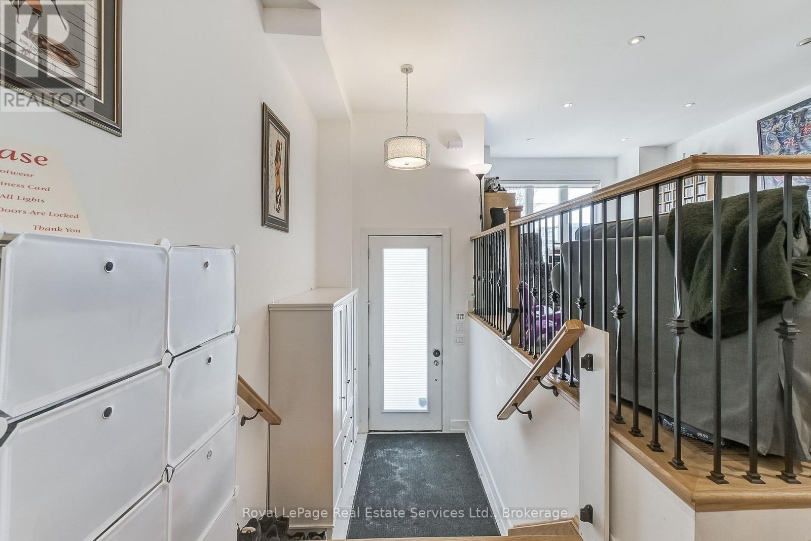 












176 LEYTON AVENUE

,
Toronto (Oakridge),




Ontario
M1L3V6

