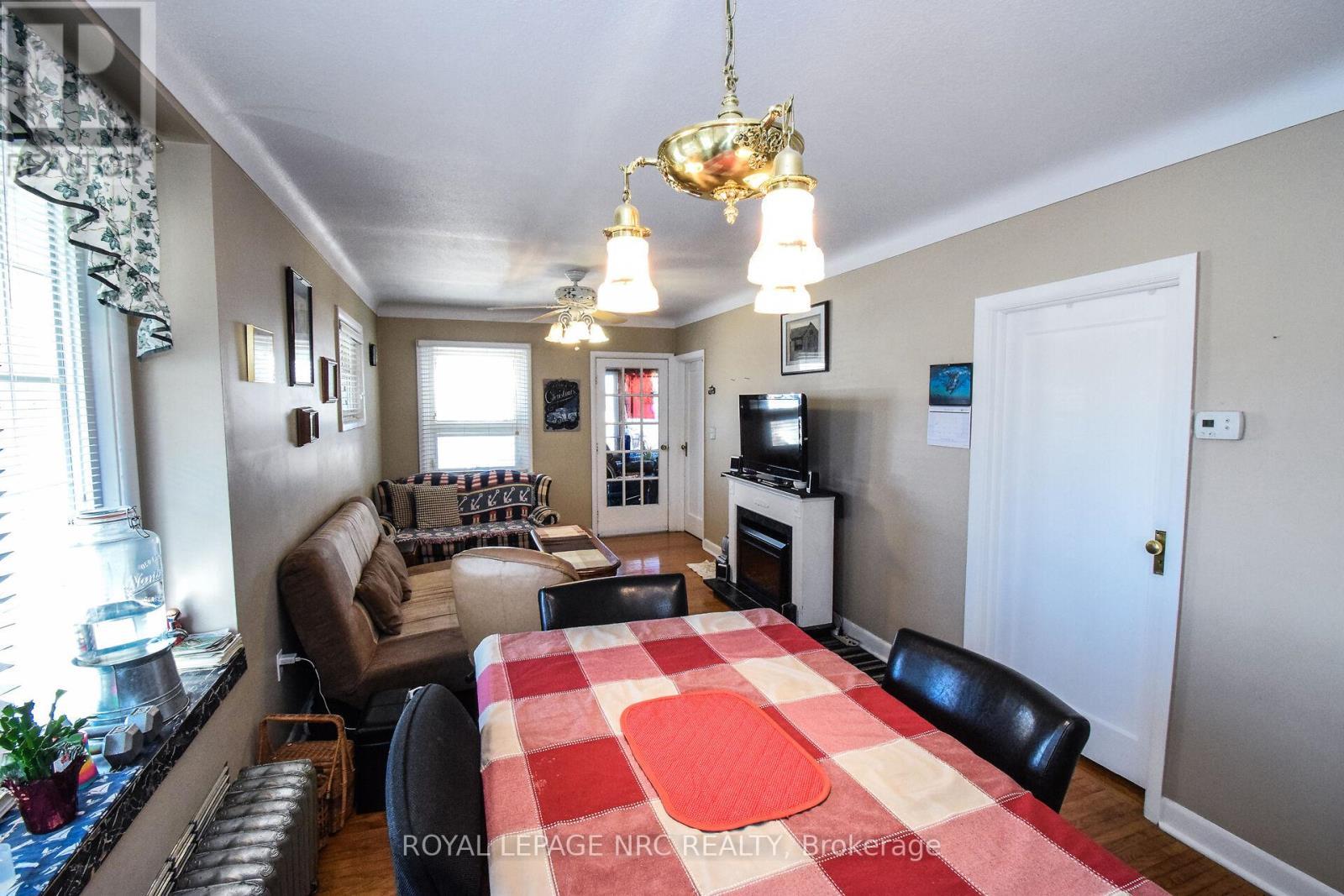 












110 EASTCHESTER AVENUE

,
St. Catharines (E. Chester),




Ontario
L2P2Z1

