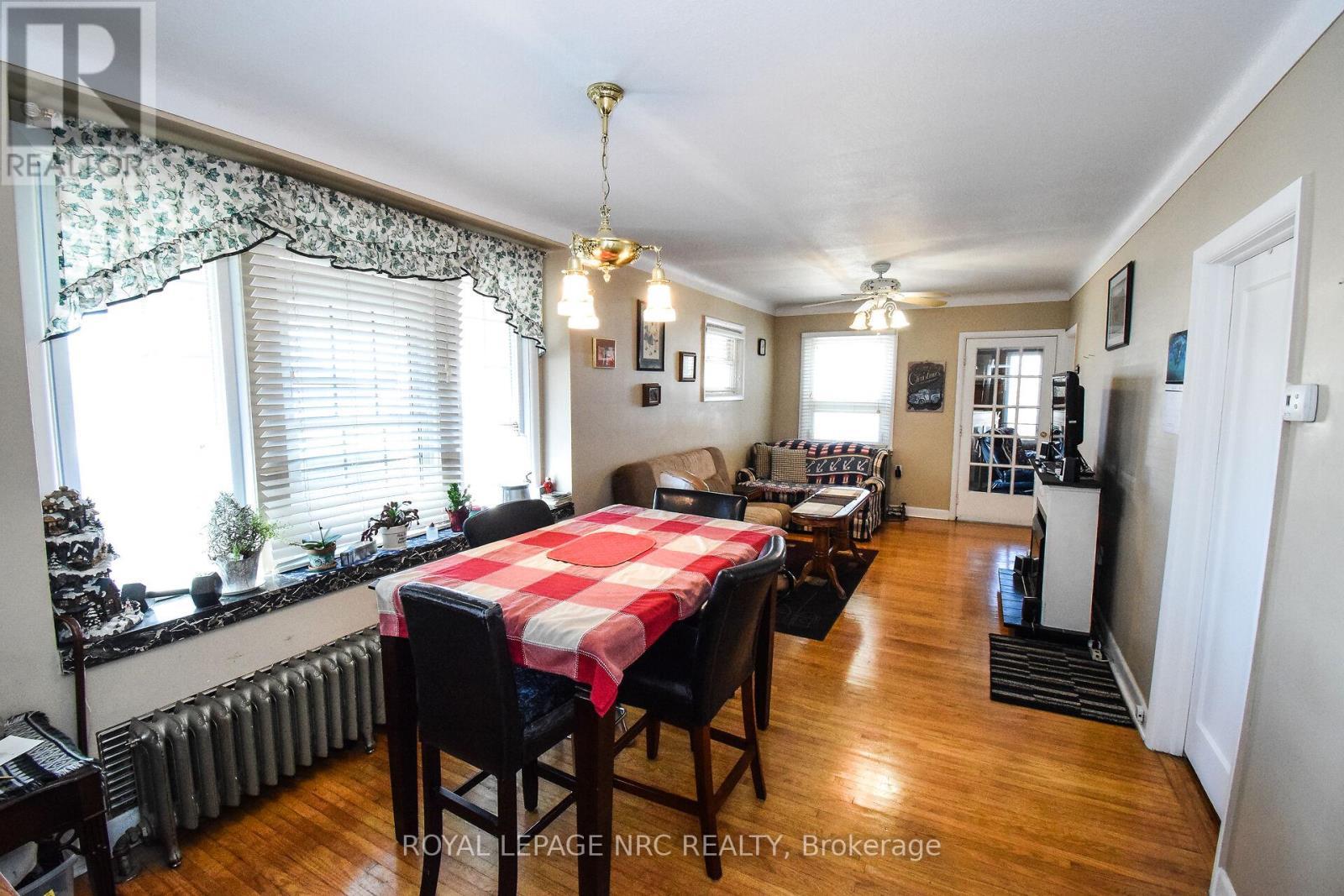 












110 EASTCHESTER AVENUE

,
St. Catharines (E. Chester),




Ontario
L2P2Z1

