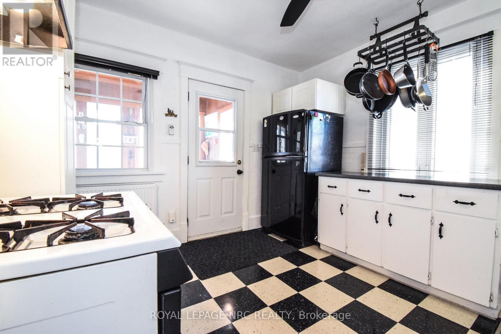 












110 EASTCHESTER AVENUE

,
St. Catharines (E. Chester),




Ontario
L2P2Z1

