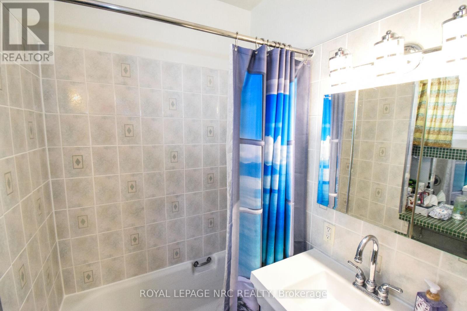 












110 EASTCHESTER AVENUE

,
St. Catharines (E. Chester),




Ontario
L2P2Z1

