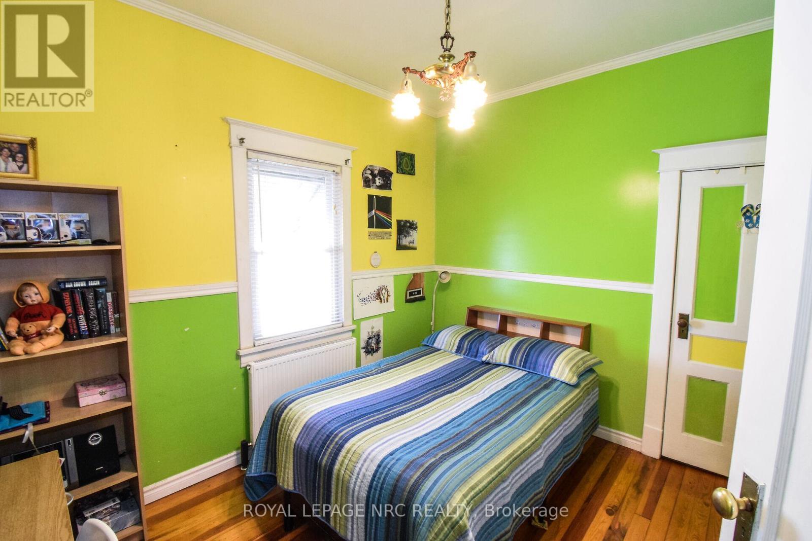 












110 EASTCHESTER AVENUE

,
St. Catharines (E. Chester),




Ontario
L2P2Z1

