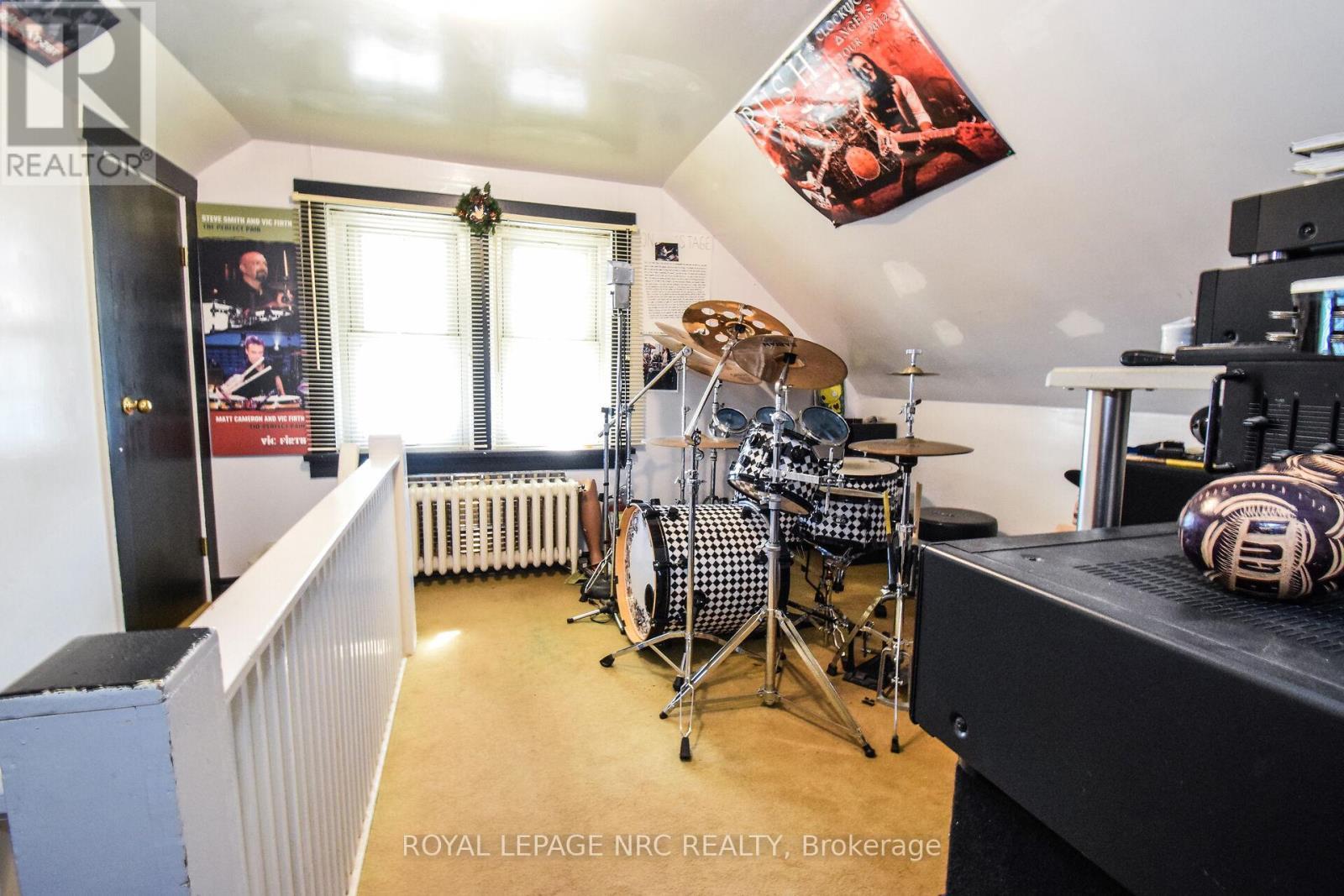












110 EASTCHESTER AVENUE

,
St. Catharines (E. Chester),




Ontario
L2P2Z1

